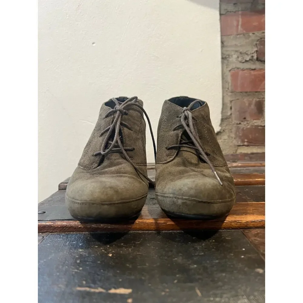 Clarks Artisan Olive Suede Lace Up Block Heel Ankle Boots Women’s 7.5